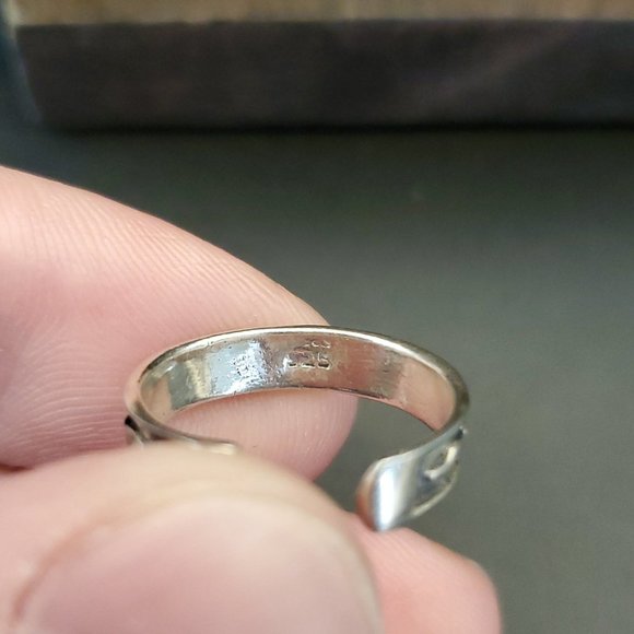 Size 4.25 925 Sterling Silver Tribal Pattern Rustic Toe Ring - Picture 3 of 6
